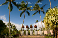 Rapa Nui Moai. Estatuas de piedra. Polynesian Cultural Center. O’ahu.